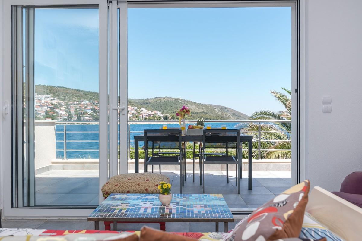 001-2052-84-Ciovo-Seafront-house-for-sale