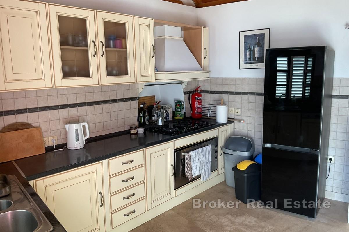 Casa in pietra con piscina