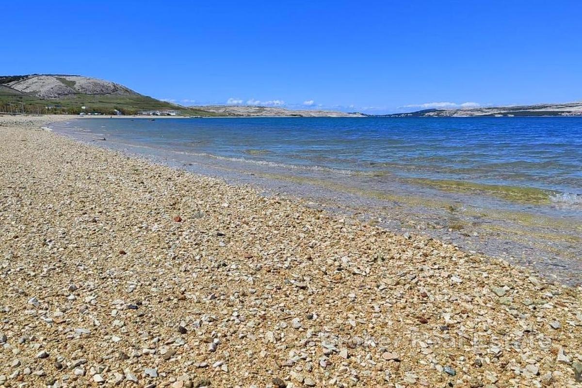 Ackerland in erster Reihe zum Meer