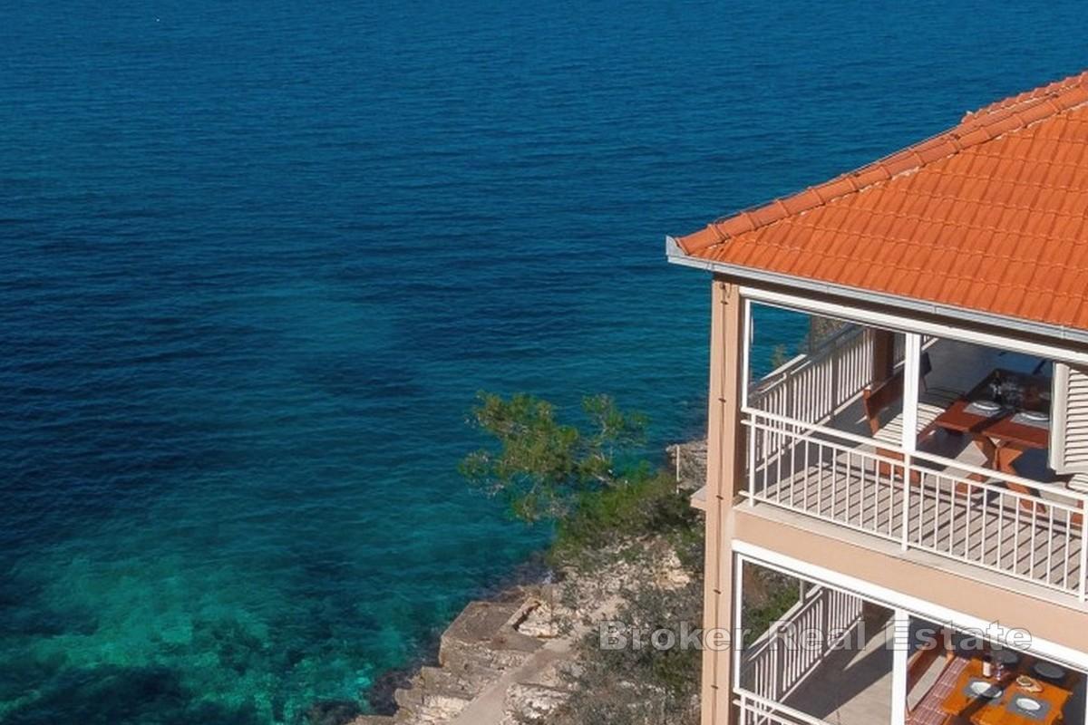 Casa in prima fila sul mare