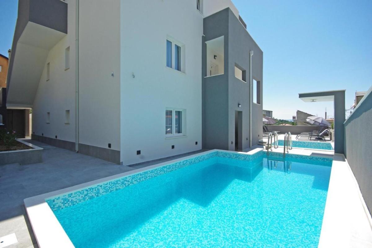 001-2052-92-Makarska-three-bedroom-apartment-in-the-centre-for-sale