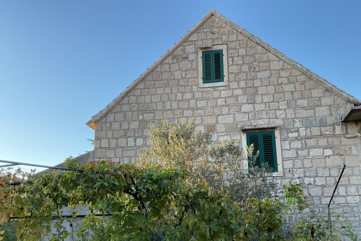 001-2052-95-Omis-House-first-row-to-the-sea-for-sale