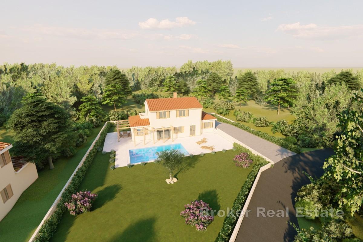 Casa a due piani in costruzione con piscina