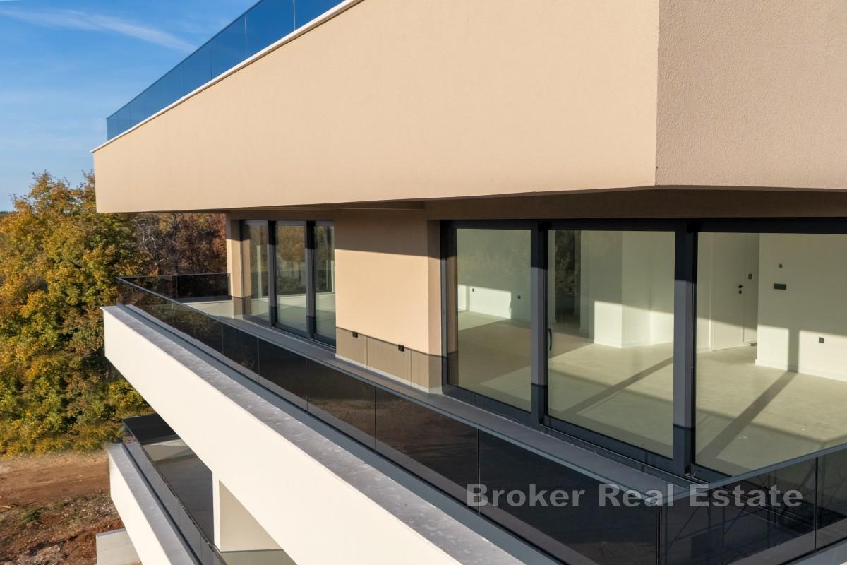 Penthouse s panoramatickým výhledem a střešní terasou