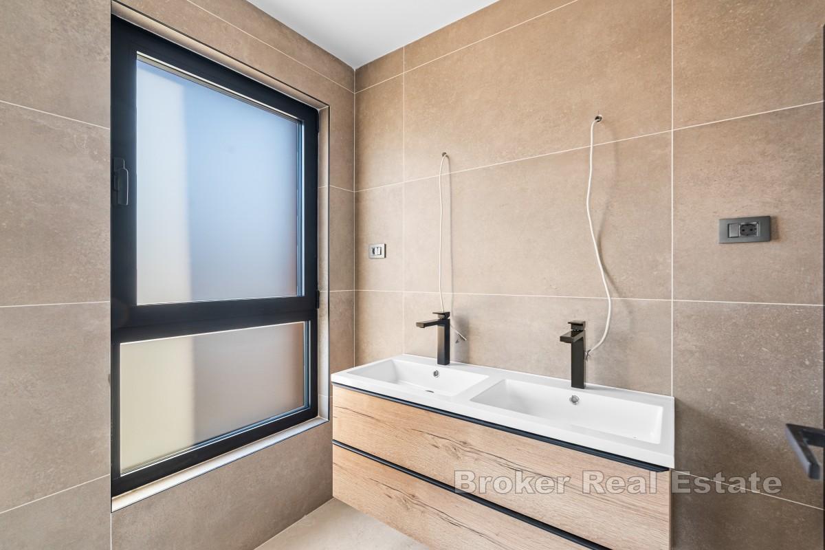 Penthouse s panoramatickým výhledem a střešní terasou