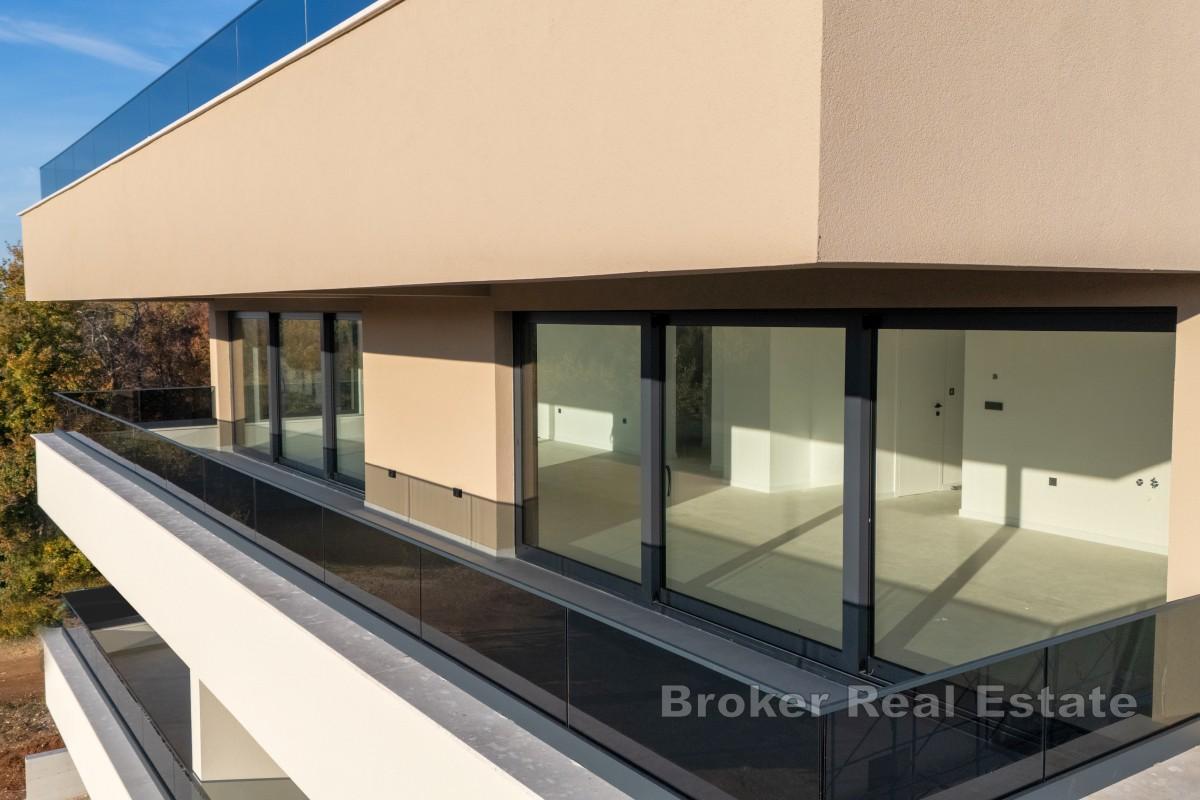 Takvåning med panoramautsikt och takterrass