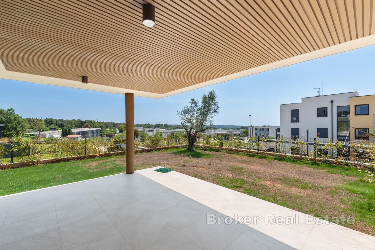 Ampio appartamento con terrazza e vista mare