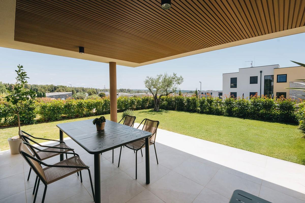 001-2053-07-novigrad-apartment-with-garden-and-a-sea-view-sale
