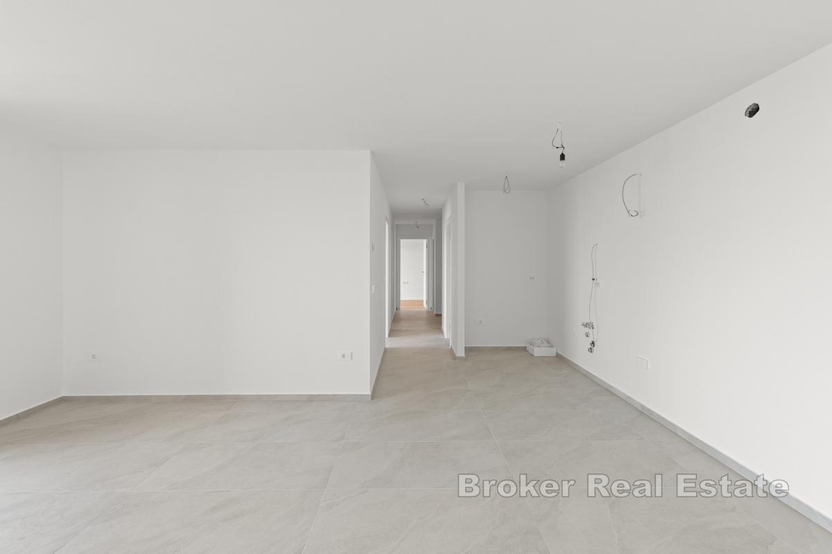 Красивая квартира с большим садом и видом на море