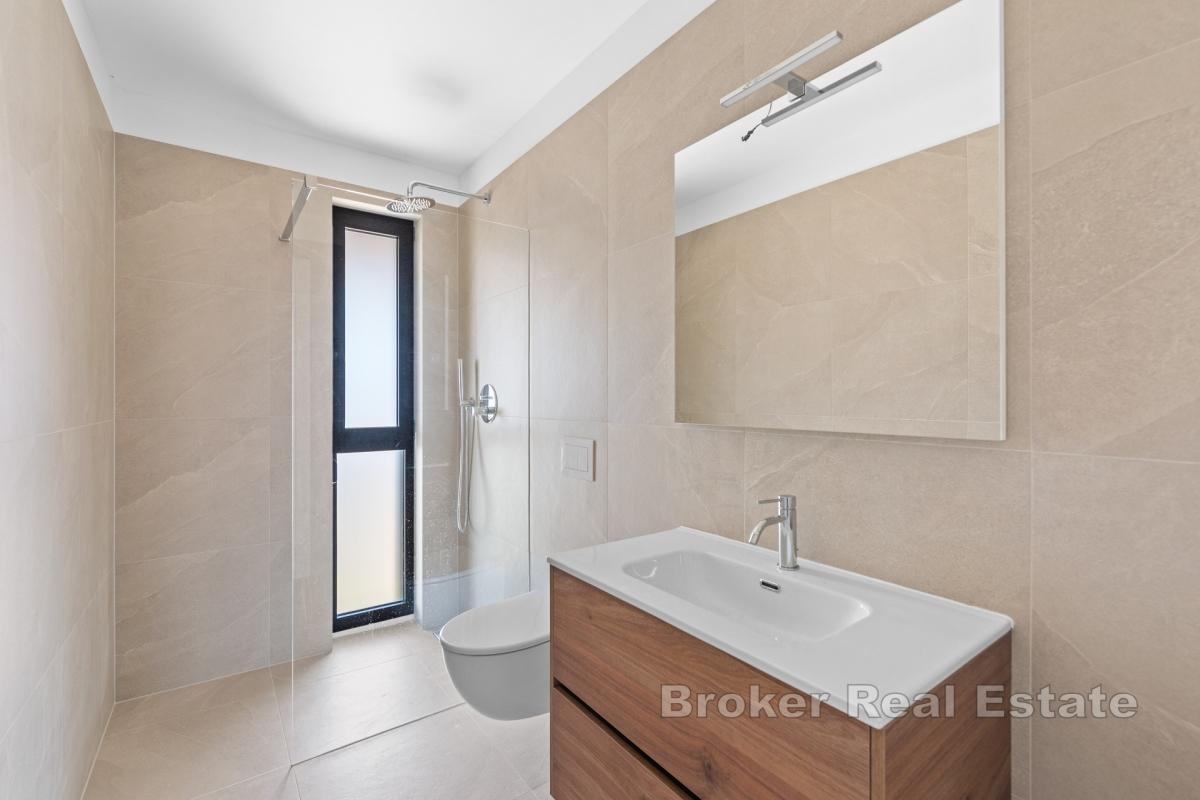 Piękny apartament z dużym ogrodem i widokiem na morze