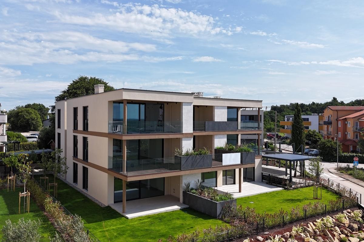 001-2053-11-Novigrad-Luxury-apartment-with-spsacious-garden-for-sale