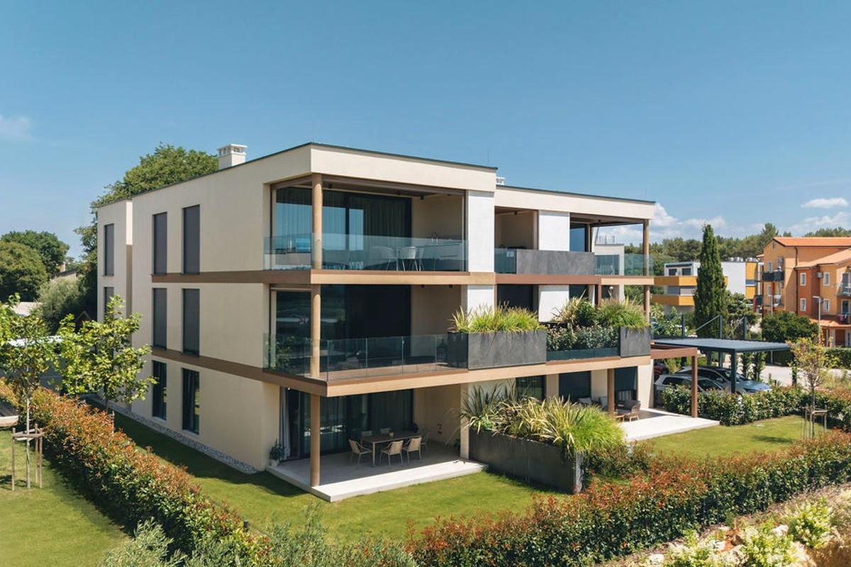 001-2053-11-novigrad-apartment-with-spacious-garden-sale