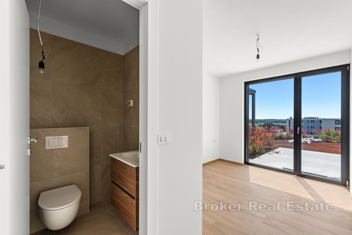 Luxusní apartmán s prostornou zahradou a výhledem na moře