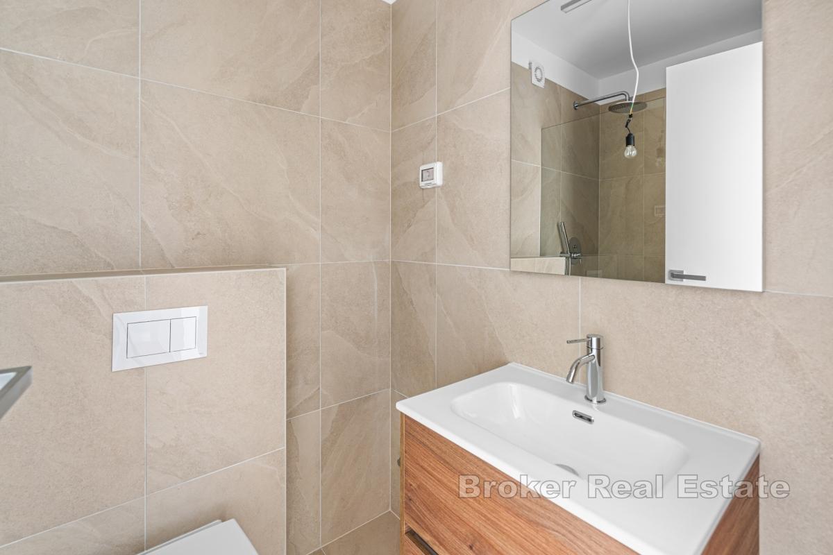 Luxusní apartmán s prostornou zahradou a výhledem na moře