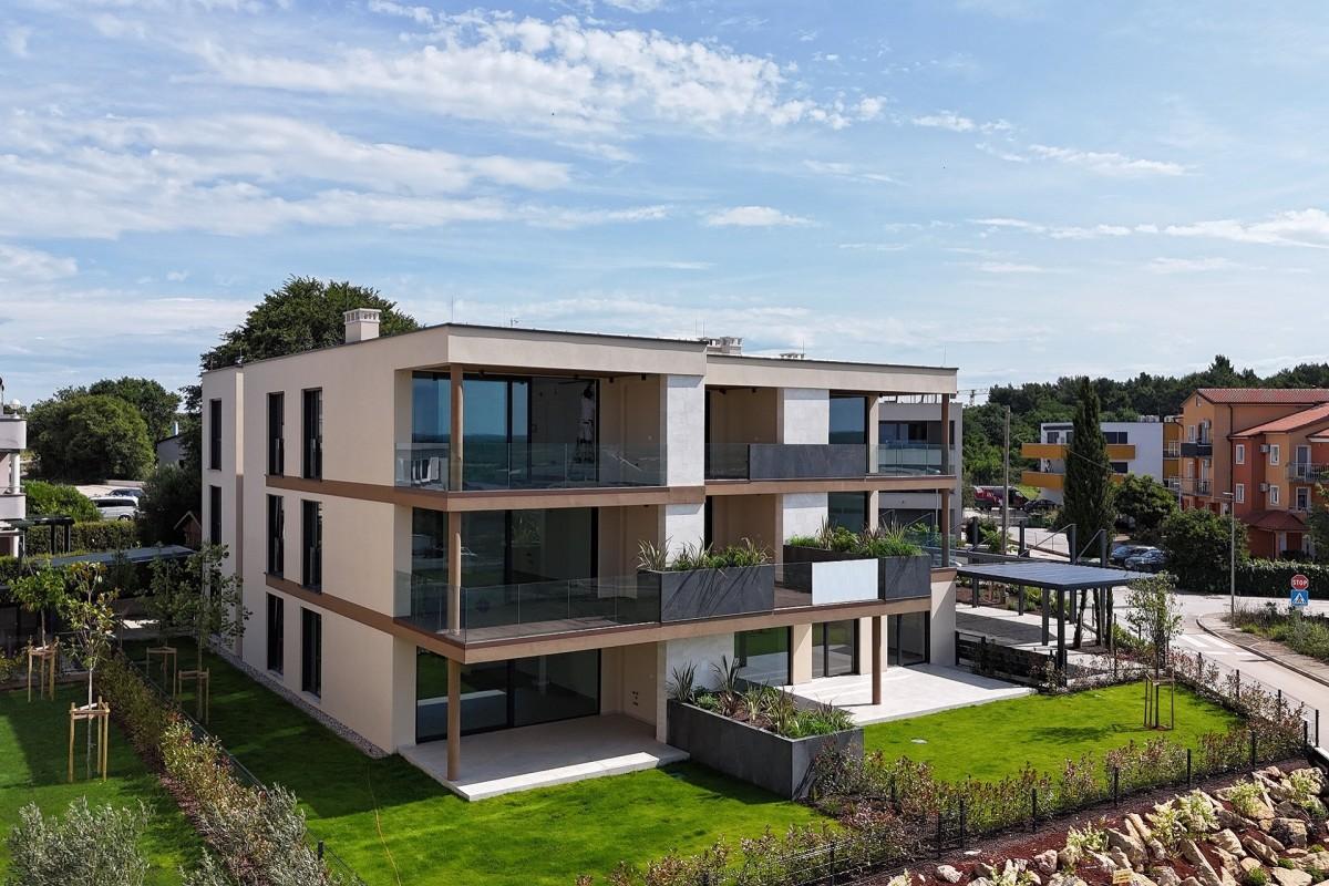 001-2053-13-Novigrad-Spacious-three-bedroom-apartment-with-terrace-sea-view-for-sale