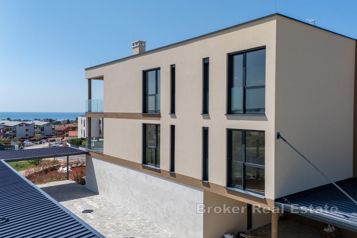 Przestronny apartament z trzema sypialniami i tarasem z widokiem na morze