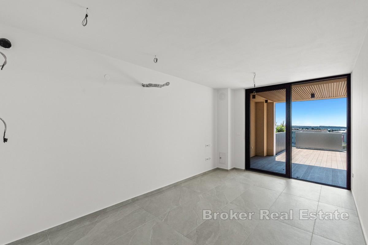 Enrumslägenhet med terrass och havsutsikt