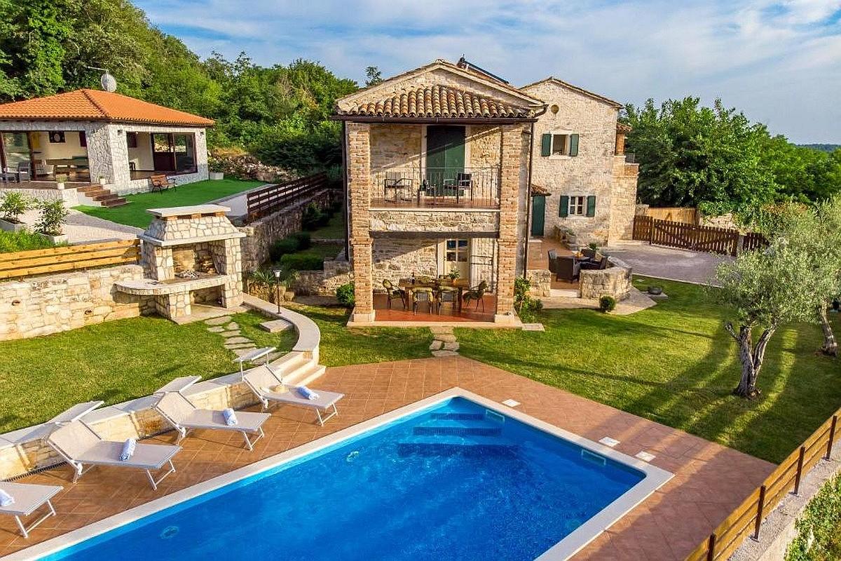 001-2053-17-Porec-Authentic-Istrian-stone-house-with-pool-and-garden-for-sale