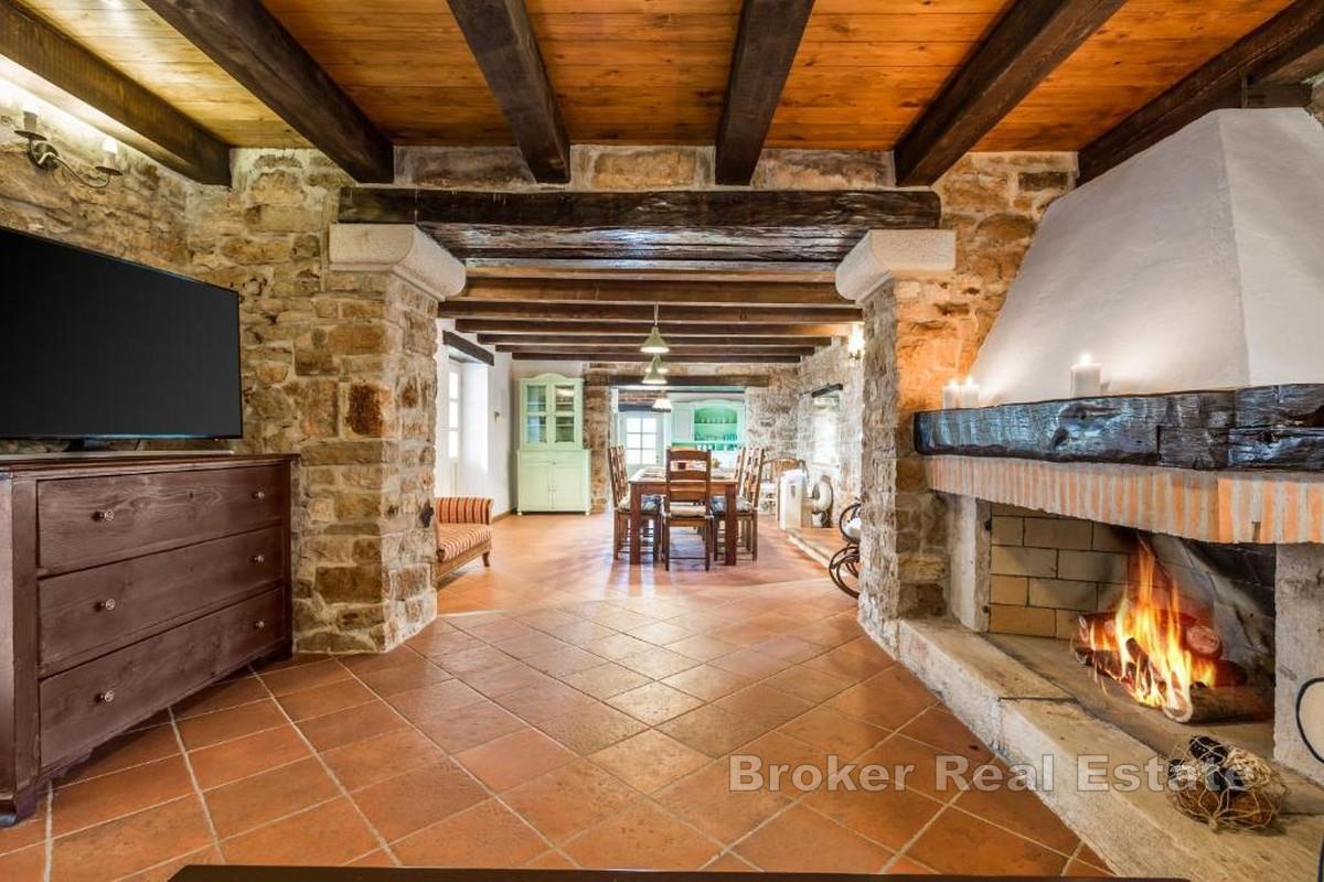 Autentična istarska kamena kuća s bazenom i prostranom okućnicom