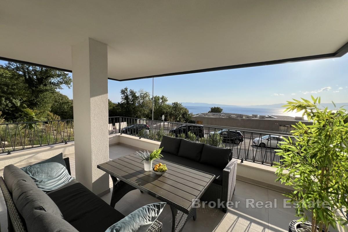 Luksusowy apartament z panoramicznym widokiem na morze i tarasem