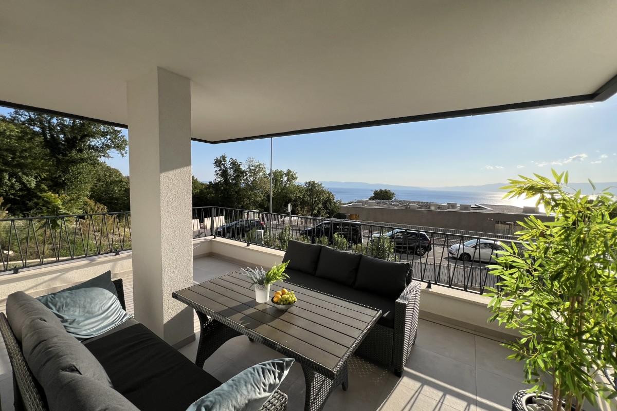 Appartamento di lusso con vista panoramica sul mare e terrazza