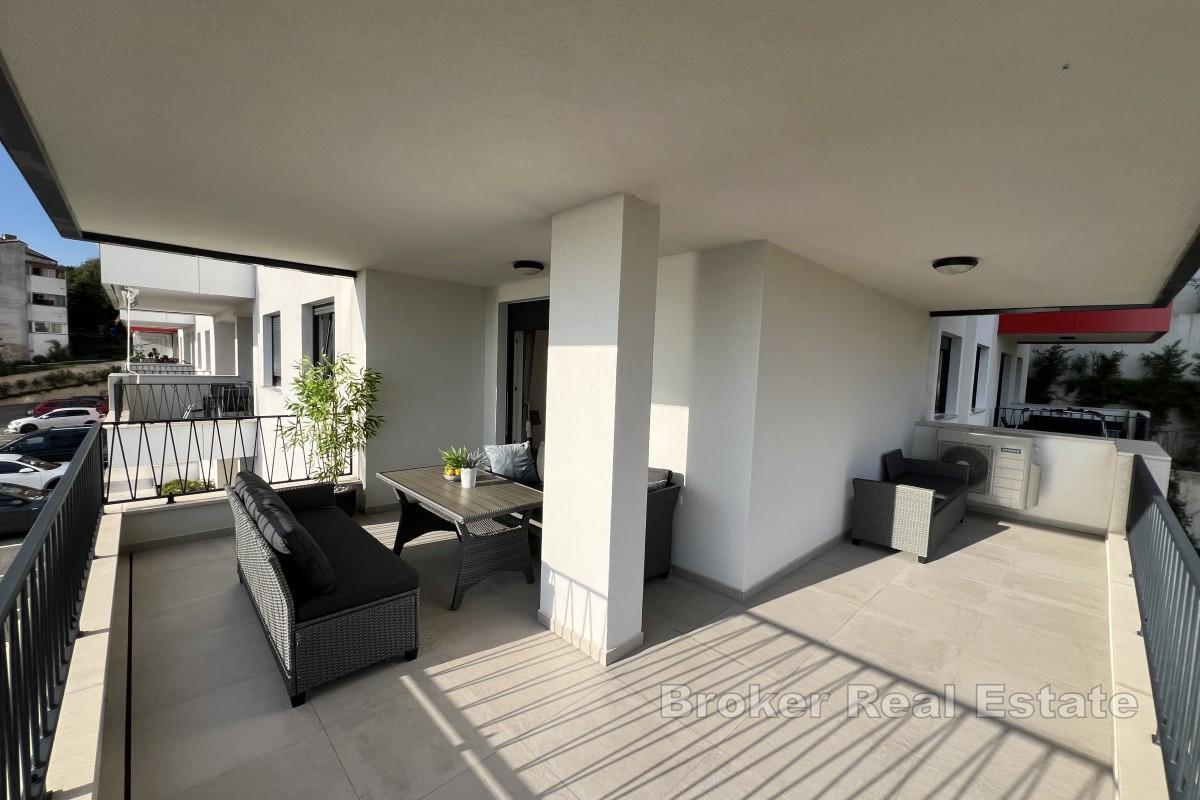 Luksusowy apartament z panoramicznym widokiem na morze i tarasem