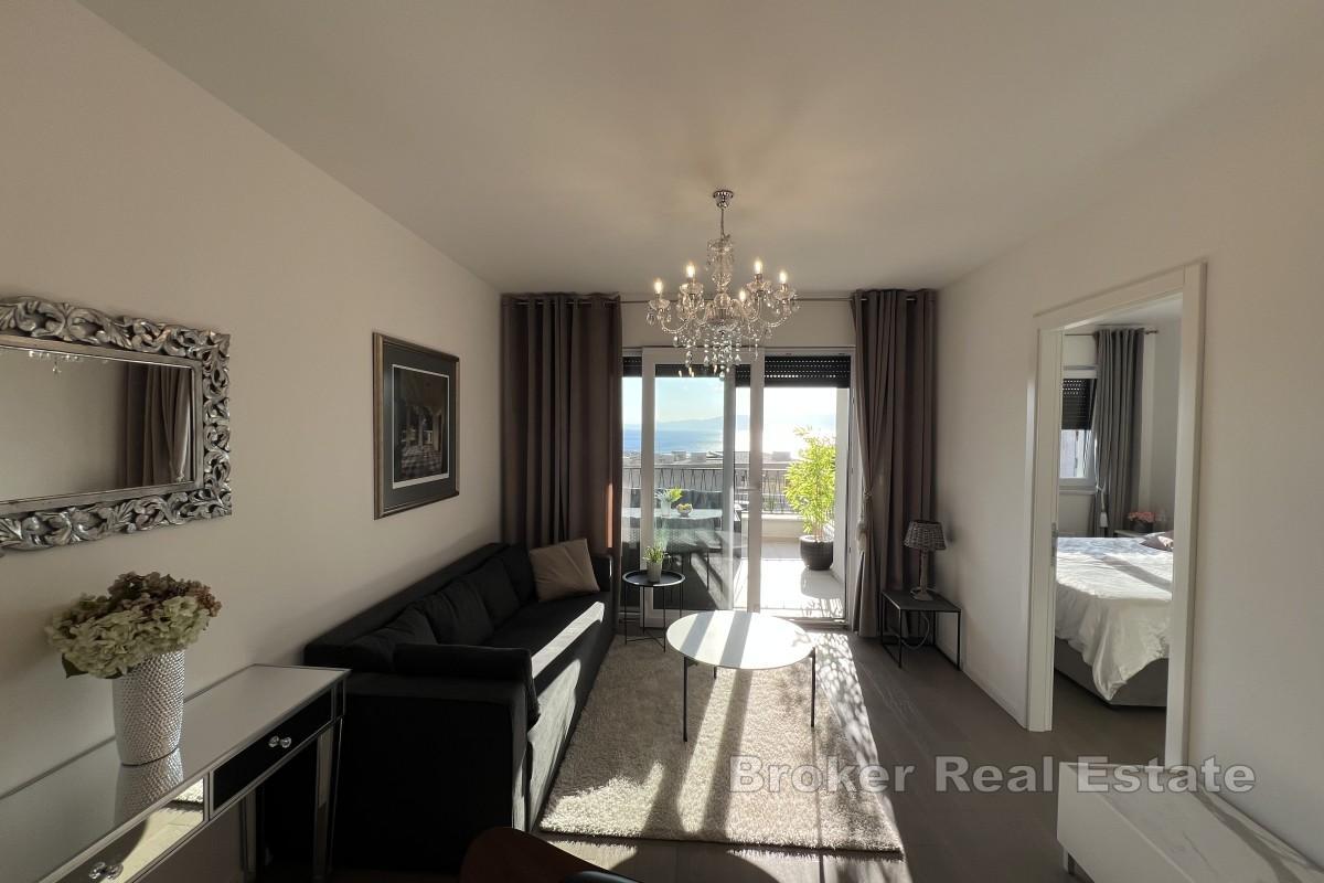 Luksusowy apartament z panoramicznym widokiem na morze i tarasem