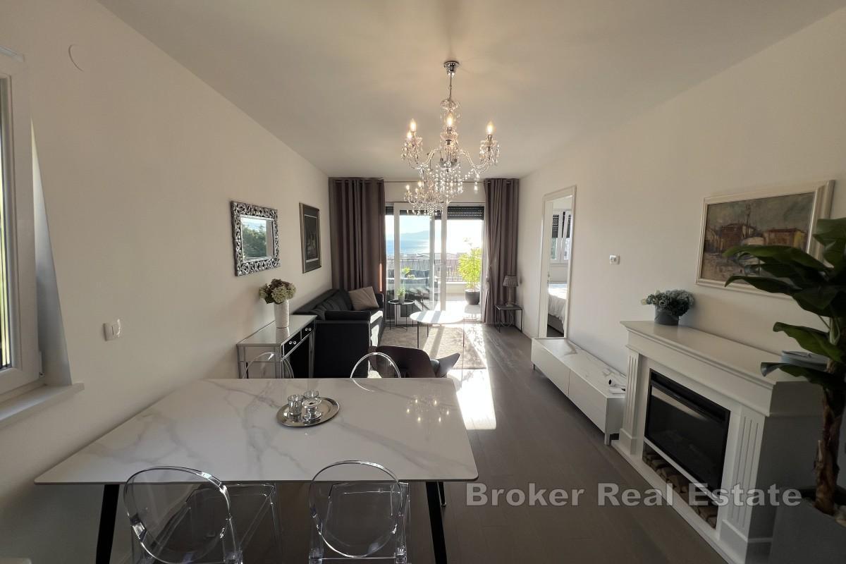 Luksusowy apartament z panoramicznym widokiem na morze i tarasem
