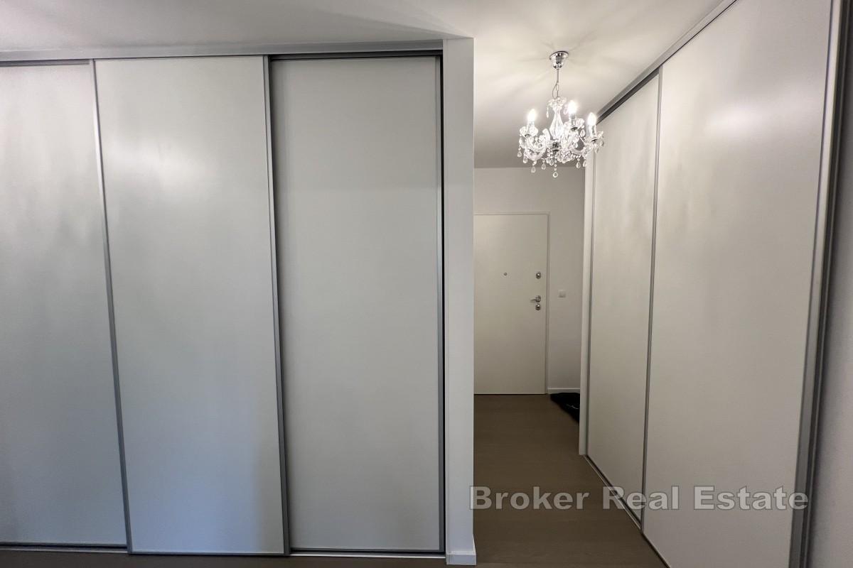 Luksusowy apartament z panoramicznym widokiem na morze i tarasem