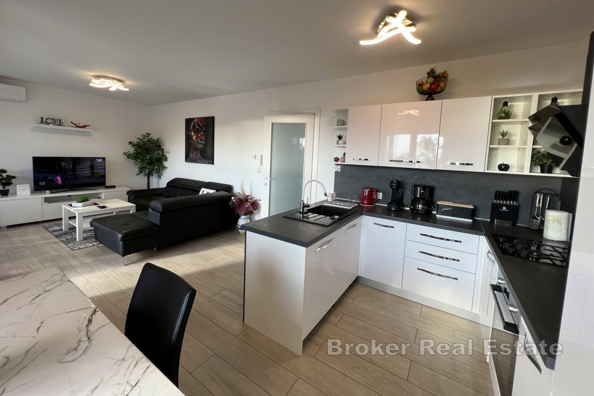 Moderno appartamento con vista mare