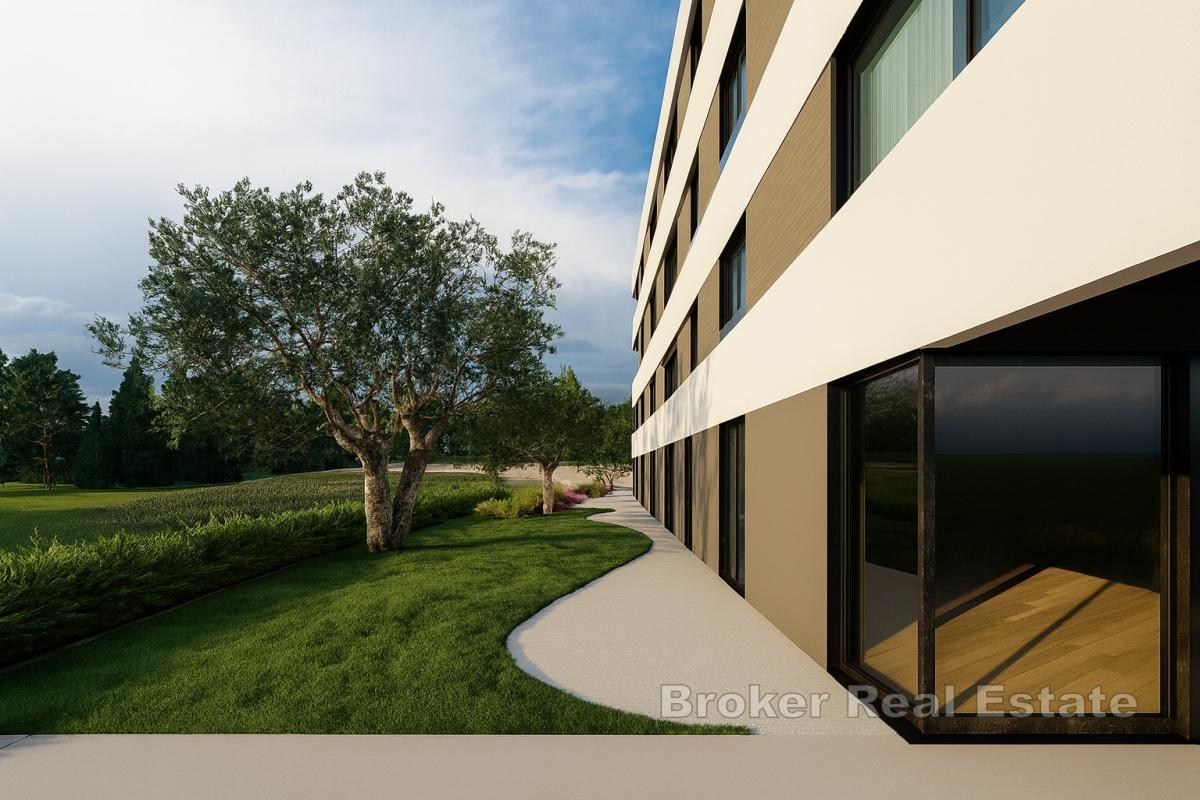 Romslig toroms leilighet i et moderne bybygg