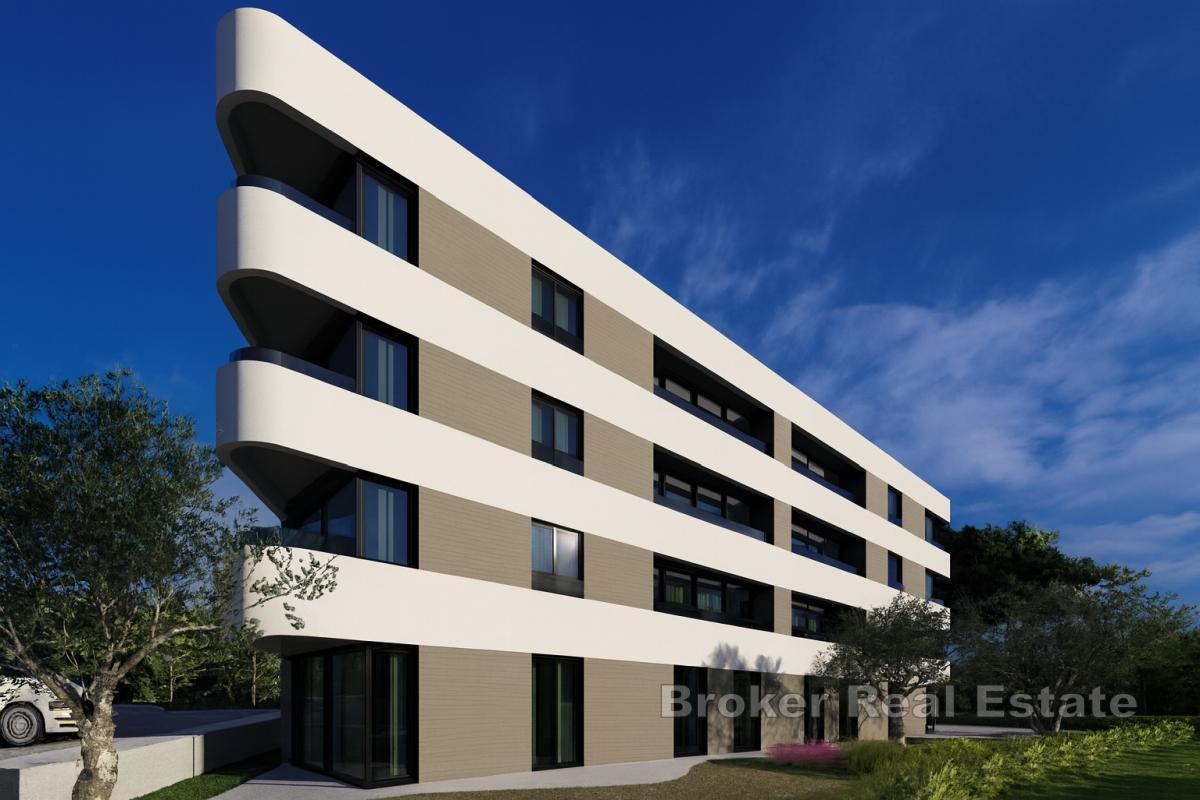 Romslig toroms leilighet i et moderne bybygg