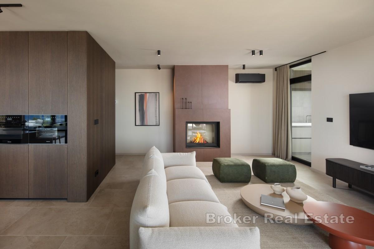 Moderne Luxusvilla mit Pool und Meerblick