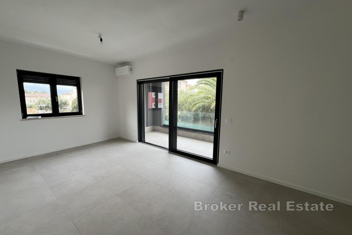 Moderní byt v prvním patře s terasou poblíž Kamenjaku