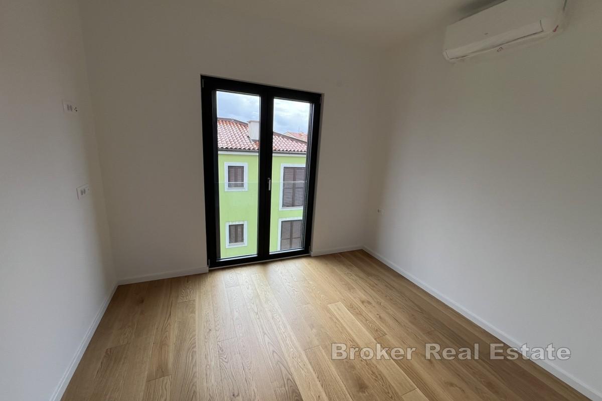 Moderní byt v prvním patře s terasou poblíž Kamenjaku