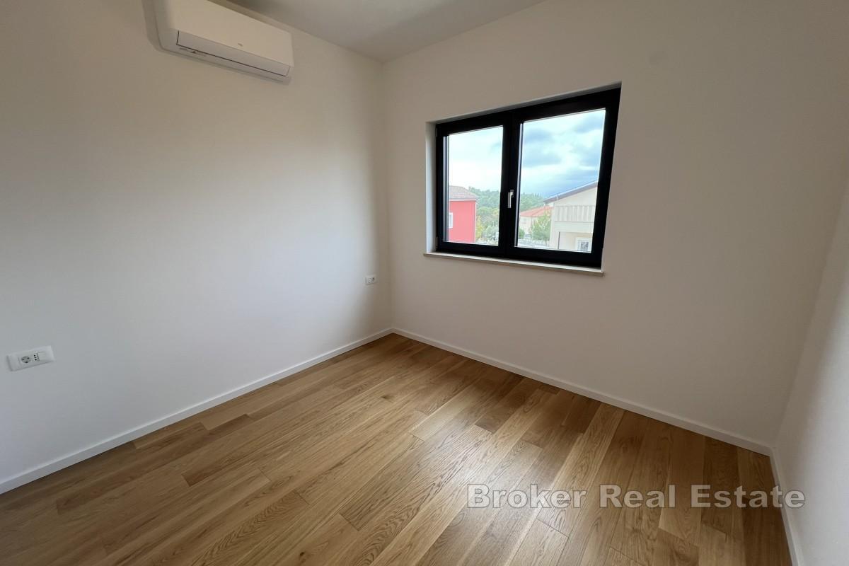 Moderní byt v prvním patře s terasou poblíž Kamenjaku