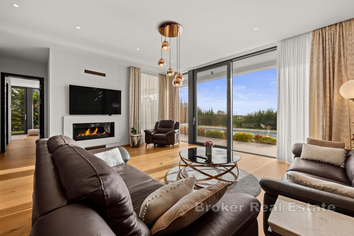 Эксклюзивная современная вилла с видом на море и частным оздоровительным оазисом