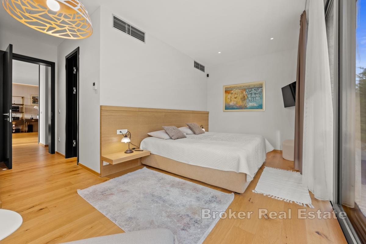 Eksklusiv moderne villa med havutsikt og privat velværeoase