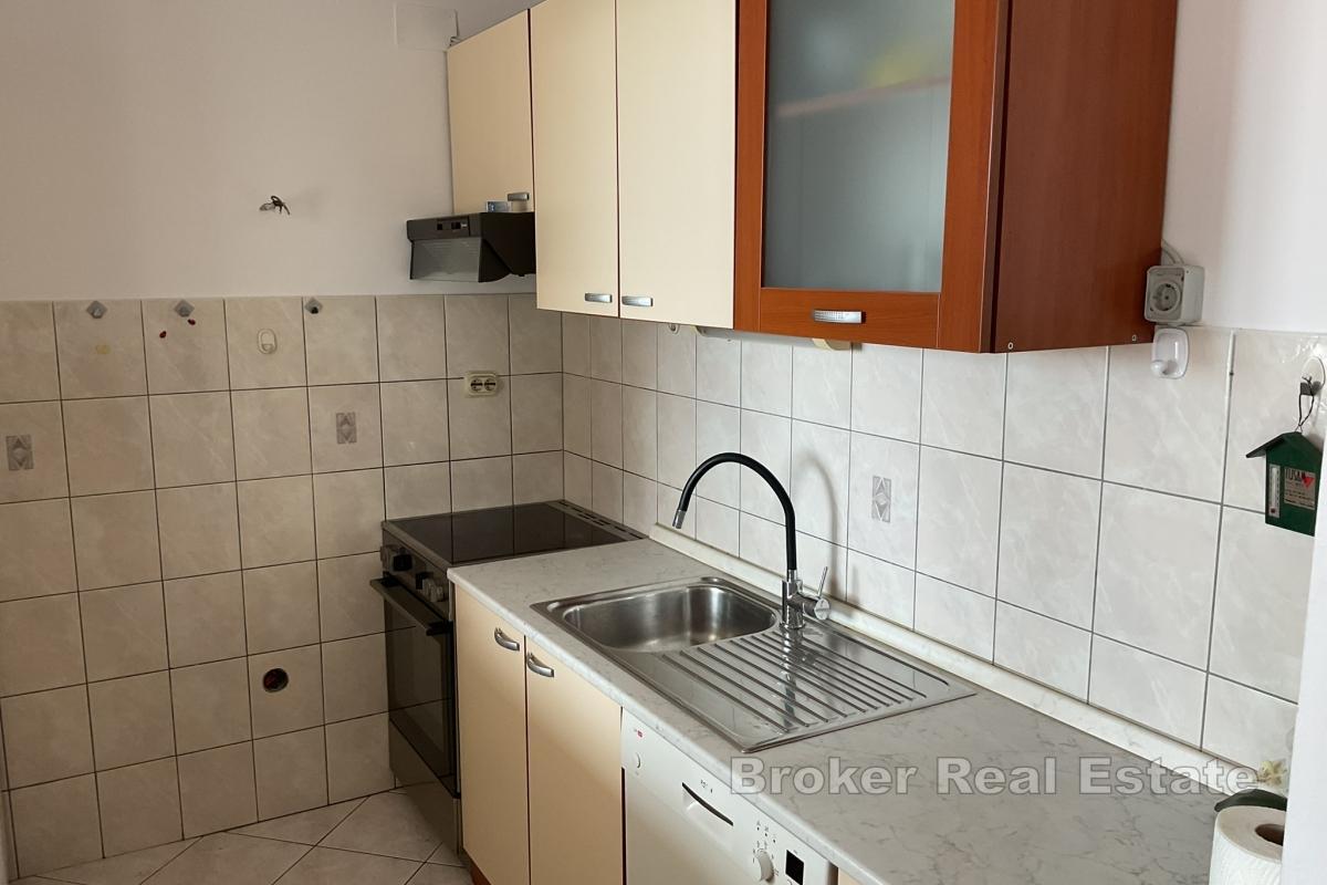 Moderní třípokojový apartmán s výhledem na moře v atraktivní lokalitě ve Splitu