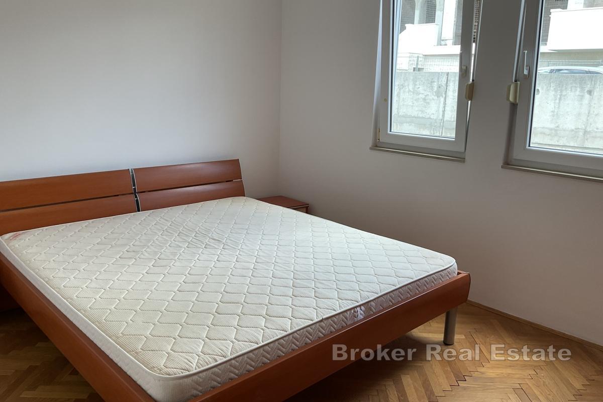 Moderní třípokojový apartmán s výhledem na moře v atraktivní lokalitě ve Splitu