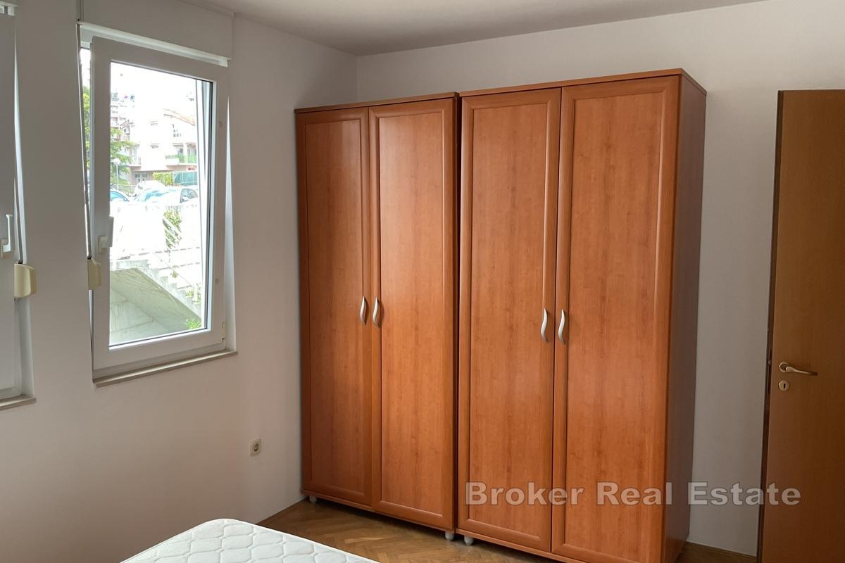 Moderní třípokojový apartmán s výhledem na moře v atraktivní lokalitě ve Splitu