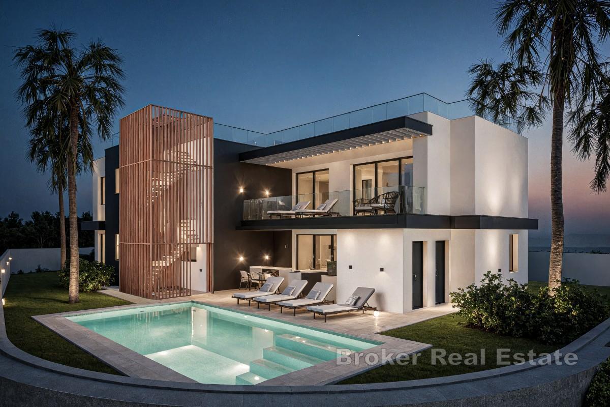 Luksuriøs moderne villa nær sjøen, med svømmebasseng og takterrasse