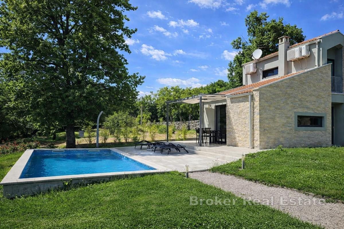 Villa esclusiva con piscina privata e giardino recintato
