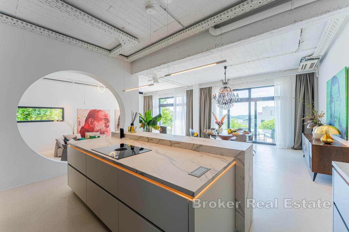 Designová rodinná vila s bazénem v zelené oáze