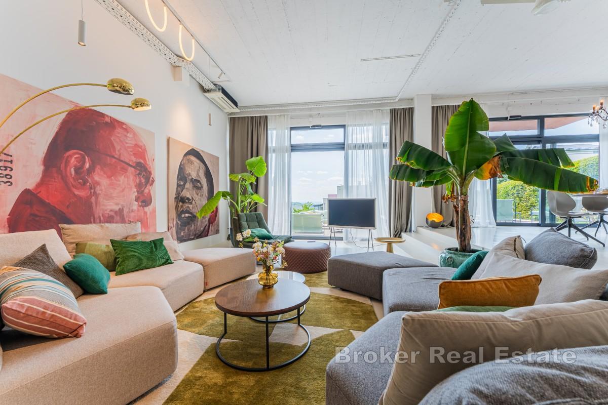 Exklusive Designer-Familienvilla mit Pool in grüner Oase