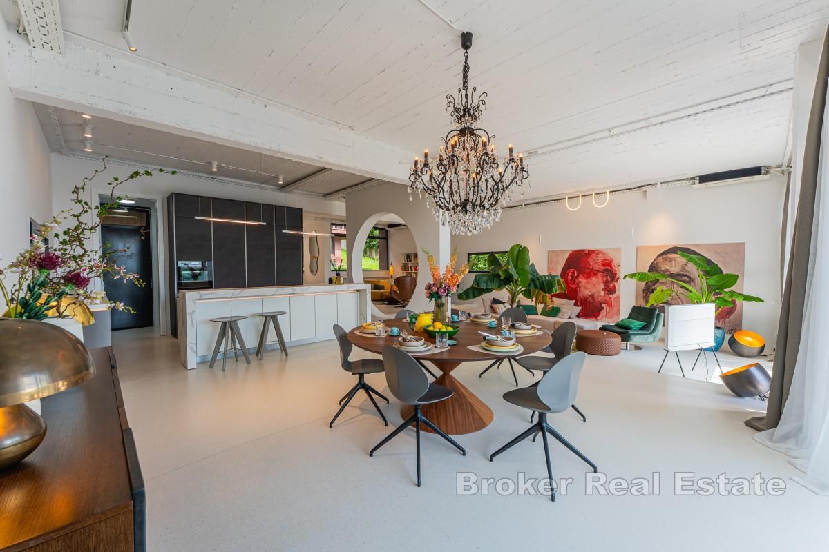 Exklusive Designer-Familienvilla mit Pool in grüner Oase