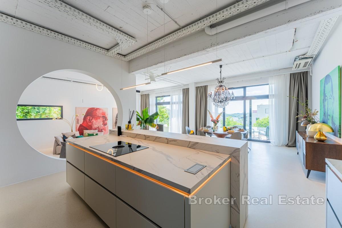 Villa familiale design avec piscine dans un écrin de verdure