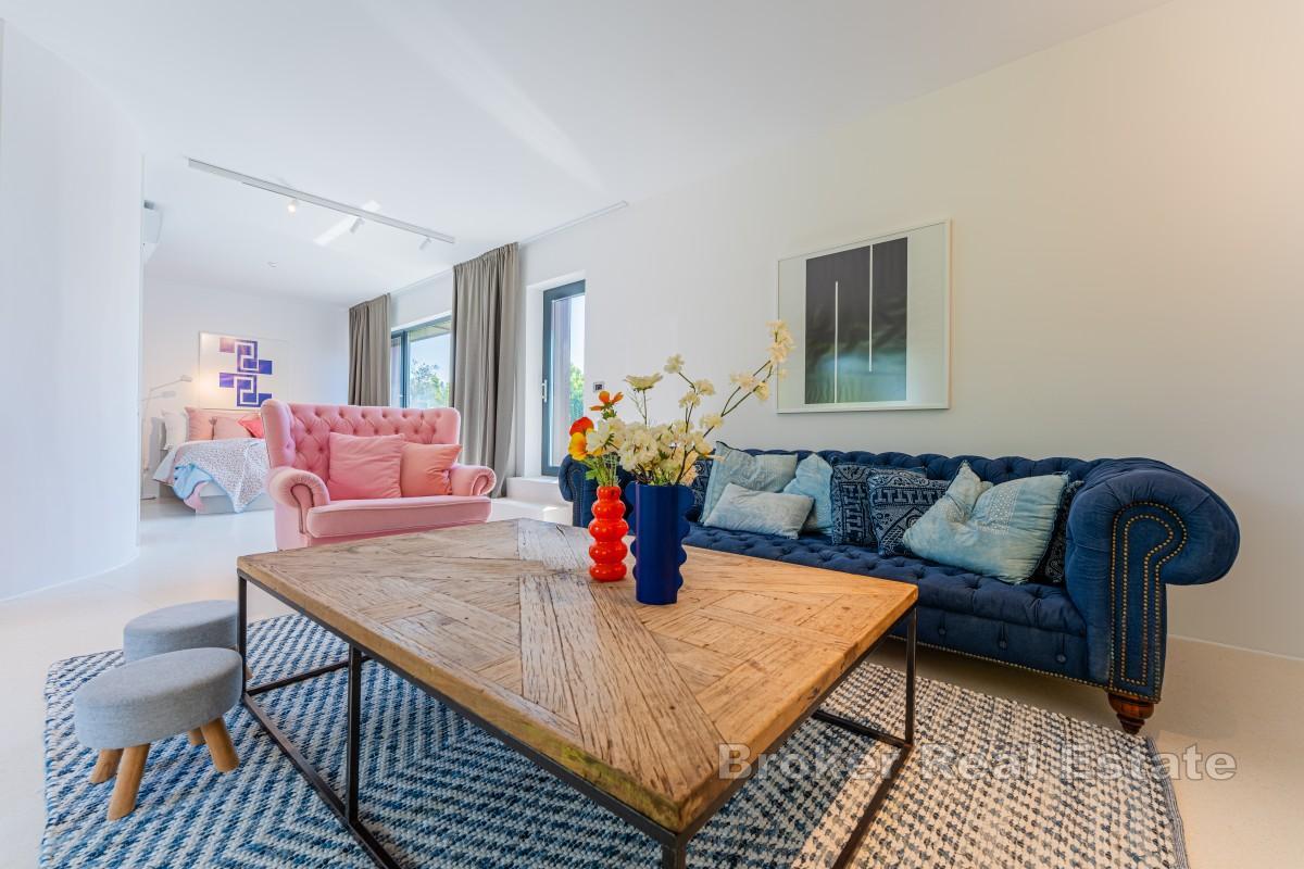 Exklusive Designer-Familienvilla mit Pool in grüner Oase