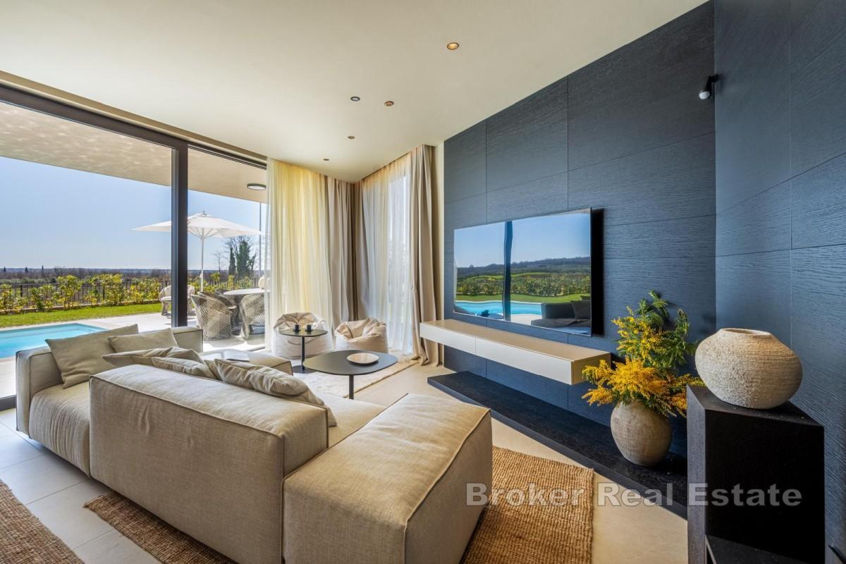 Designvilla med pool och havsutsikt