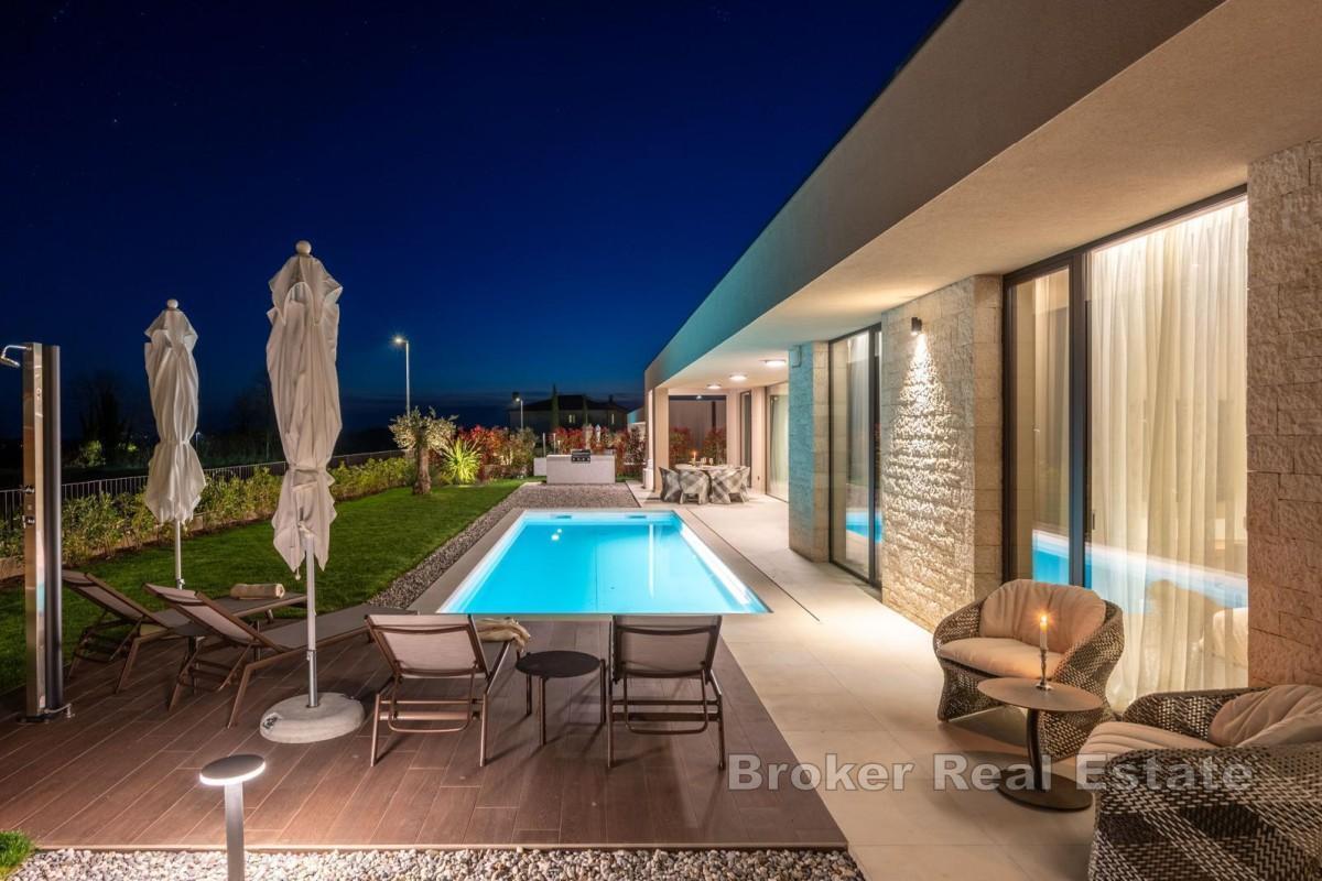 Villa de plain-pied design avec piscine et équipements haut de gamme